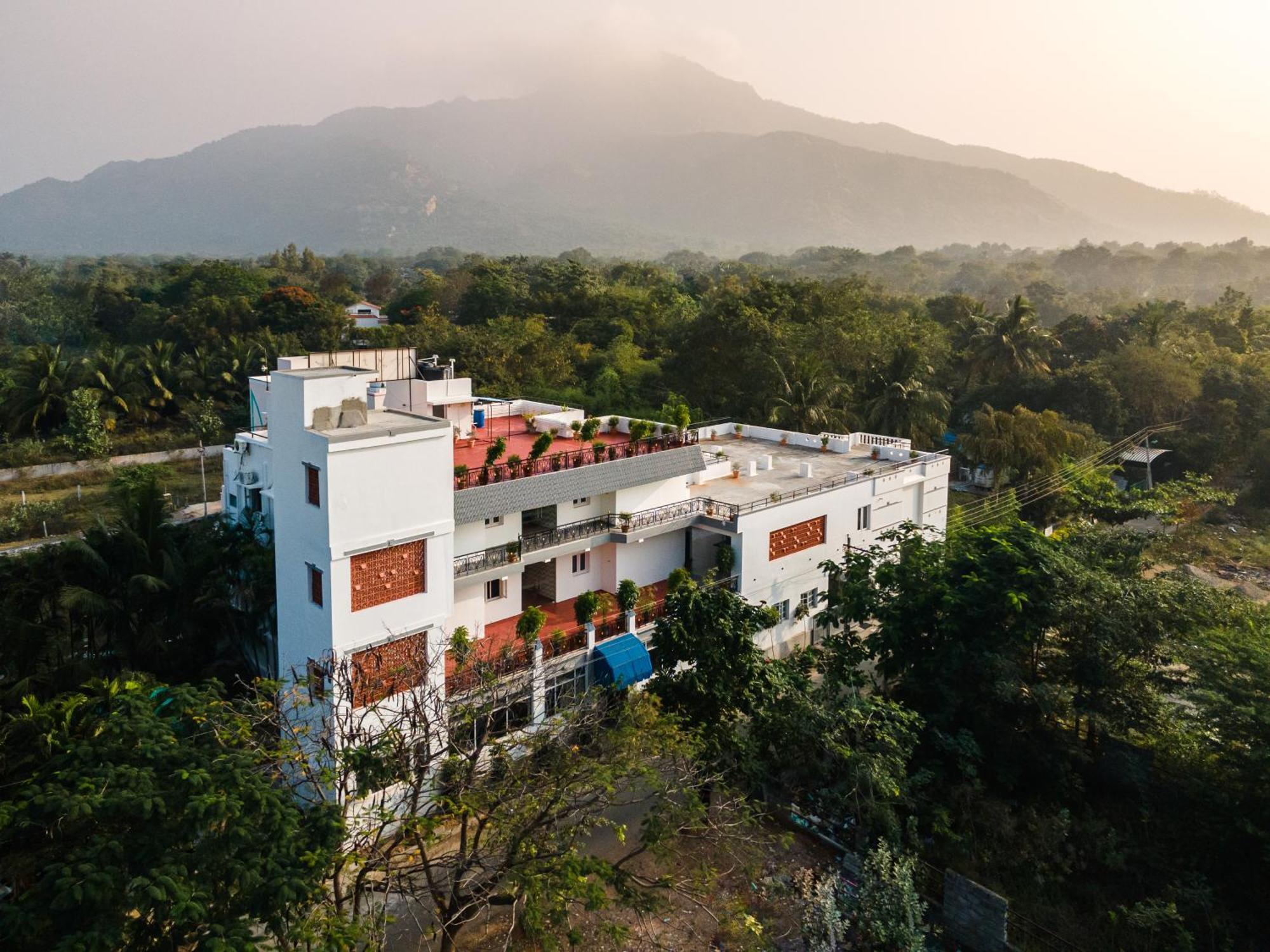 Aashreya Suites Tiruvannāmalai エクステリア 写真
